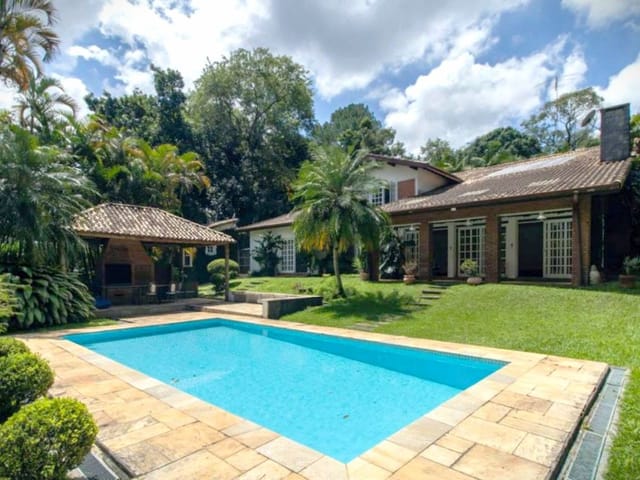 Casa com 2066m² 3 quartos e 4 banheiros, à venda, no bairro Parque Frondoso em Cotia