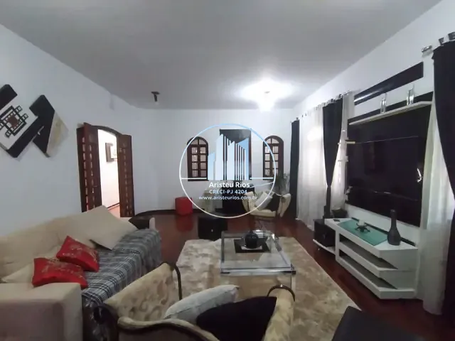 Casa com 400m² 5 quartos e 5 banheiros, à venda ou para alugar, no bairro João Paulo II em Pouso Alegre