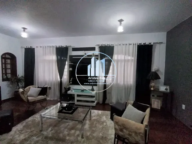Casa com 400m² 5 quartos e 5 banheiros, à venda ou para alugar, no bairro João Paulo II em Pouso Alegre