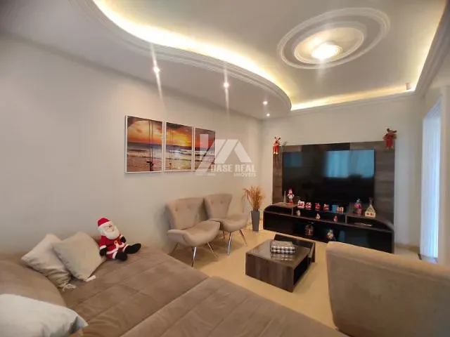 Casa com 378m² 3 quartos e 3 banheiros, à venda, no bairro Uvaranas em Ponta Grossa