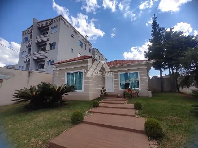 Casa com 378m² 3 quartos e 3 banheiros, à venda, no bairro Uvaranas em Ponta Grossa