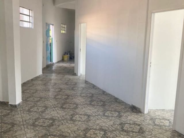 Casa com 140m², para alugar, no bairro Jardim Elvira em Osasco