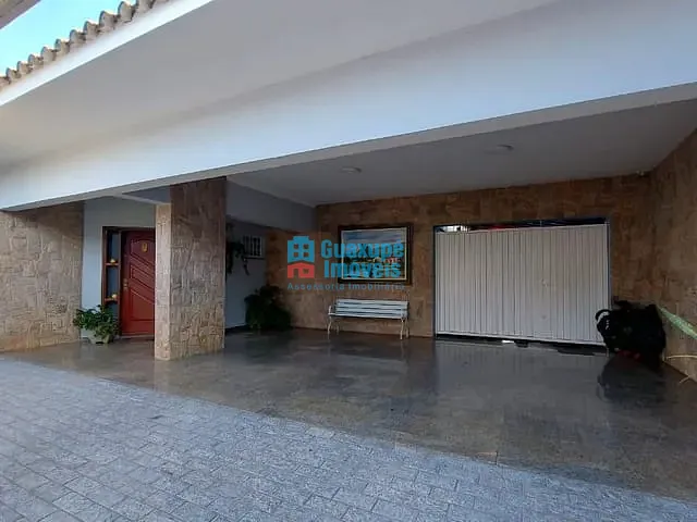 Casa com 417m² 4 quartos e 2 banheiros, à venda, no bairro Jardim Planalto em Guaxupé