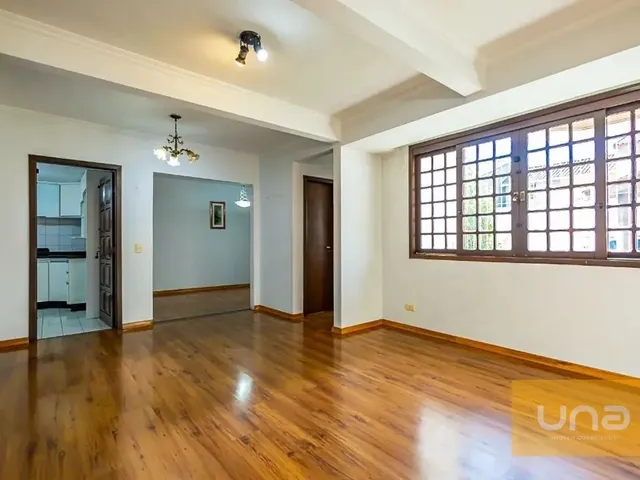 Casa com 147m² 3 quartos e 3 banheiros, à venda, no bairro Guaíra em Curitiba
