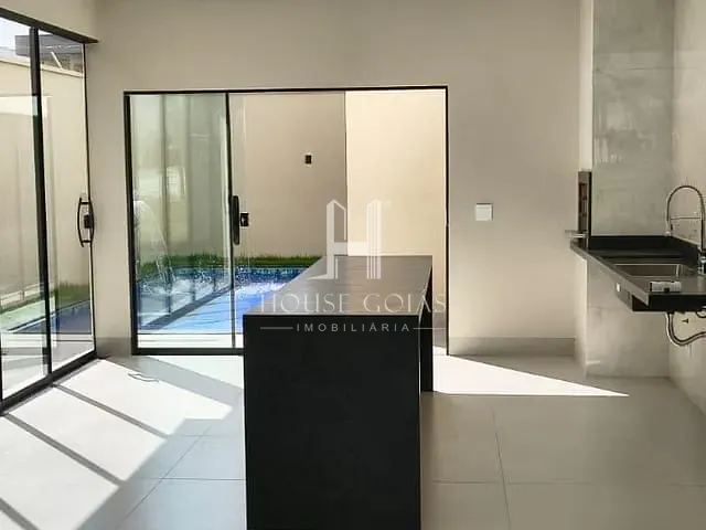 Casa com 329m² 3 quartos e 3 banheiros, à venda, no bairro Parqville Pinheiros em Aparecida de Goiânia