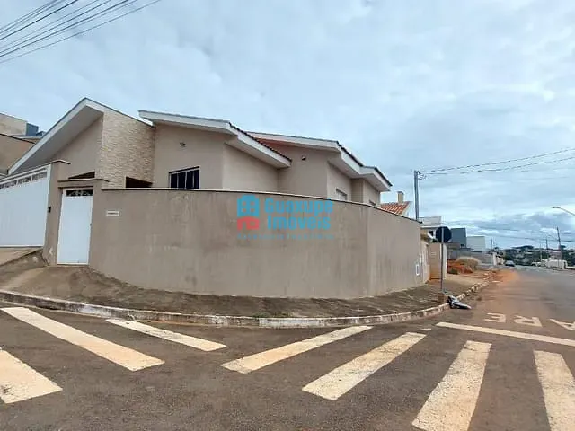 Casa com 160m² 2 quartos e 1 banheiro, à venda, no bairro Ouro Verde em Guaxupé