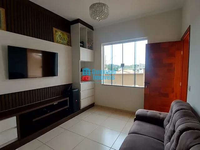 Casa com 160m² 2 quartos e 1 banheiro, à venda, no bairro Ouro Verde em Guaxupé