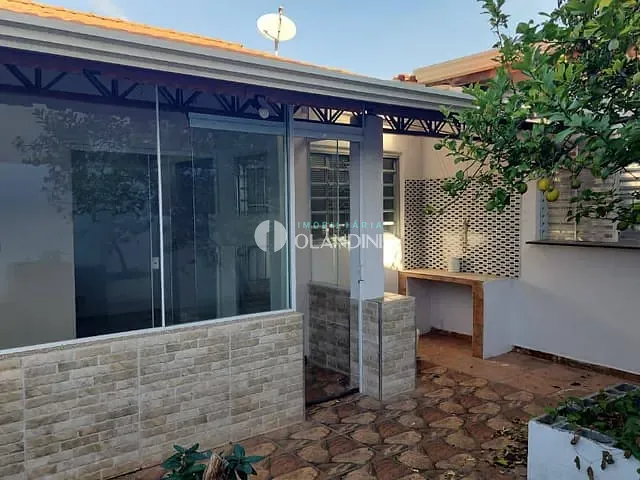 Casa com 200m² 3 quartos e 3 banheiros, à venda ou para alugar, no bairro Parque Residencial Arrivabene em Artur Nogueira