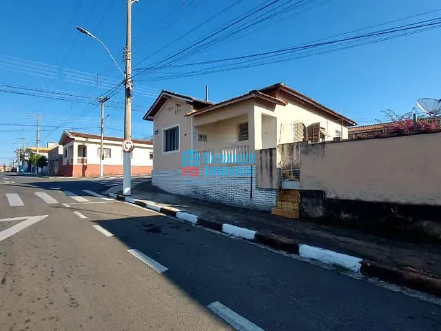 Casa 3 quartos e 1 banheiro, à venda, no bairro Angola em Guaxupé