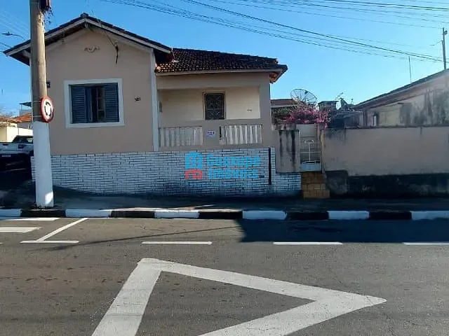 Casa 3 quartos e 1 banheiro, à venda, no bairro Angola em Guaxupé