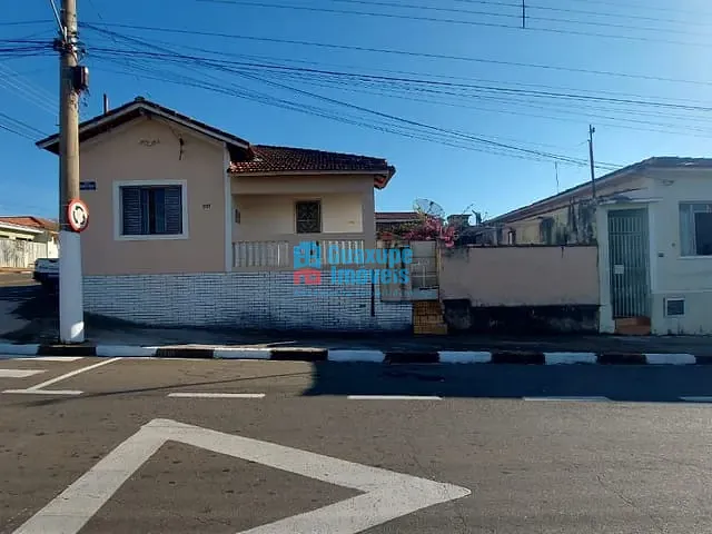 Casa 3 quartos e 1 banheiro, à venda, no bairro Angola em Guaxupé