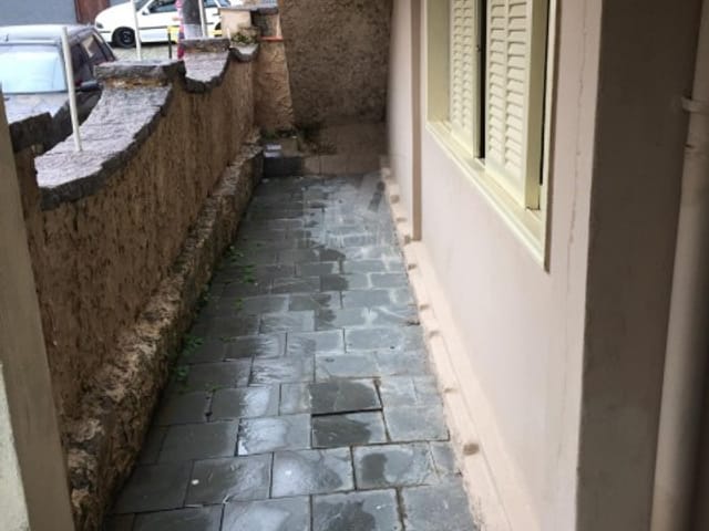 Casa 2 quartos e 1 banheiro, para alugar, no bairro Castrioto em Petrópolis