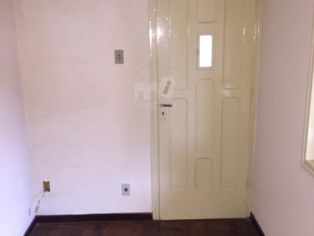 Casa 2 quartos e 1 banheiro, para alugar, no bairro Castrioto em Petrópolis