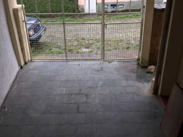Casa 2 quartos e 1 banheiro, para alugar, no bairro Castrioto em Petrópolis
