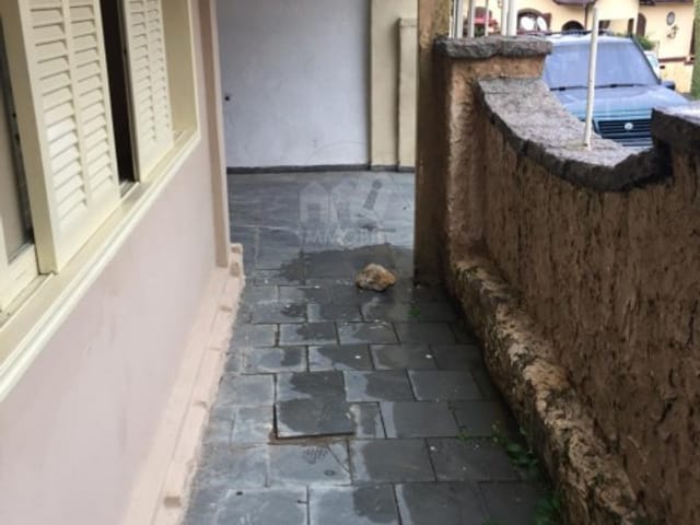 Casa 2 quartos e 1 banheiro, para alugar, no bairro Castrioto em Petrópolis