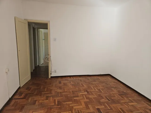 Casa 2 quartos e 1 banheiro, para alugar, no bairro Castrioto em Petrópolis