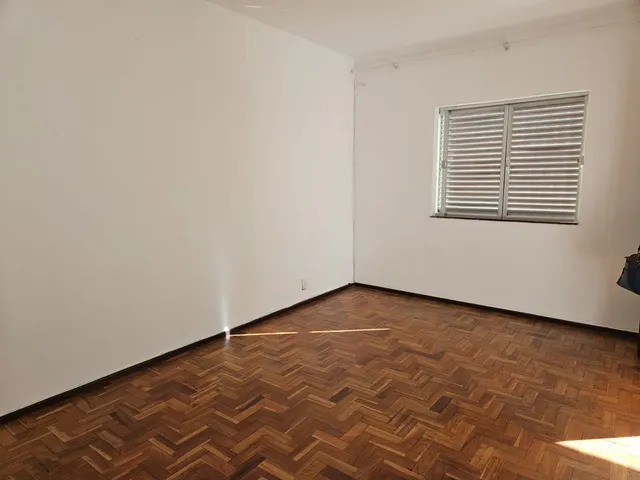 Casa 2 quartos e 1 banheiro, para alugar, no bairro Castrioto em Petrópolis