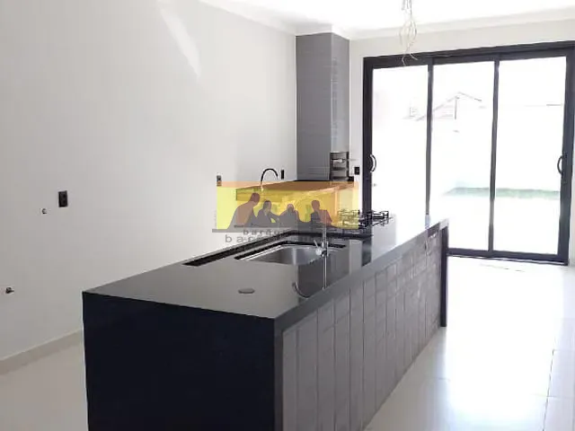Casa com 300m² 3 quartos e 4 banheiros, à venda, no bairro Bonfim em Paulínia