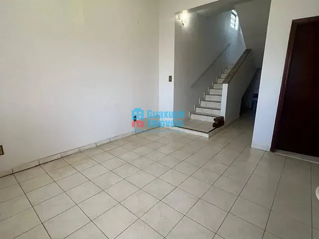 Casa com 420m² 3 quartos e 3 banheiros, à venda, no bairro Parque do Lago em Guaxupé