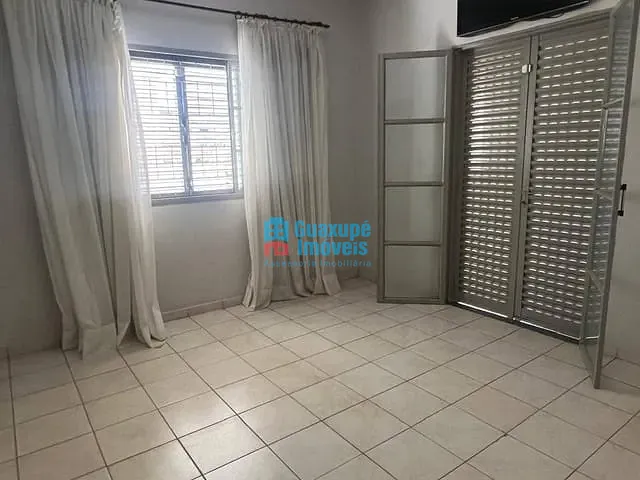 Casa com 420m² 3 quartos e 3 banheiros, à venda, no bairro Parque do Lago em Guaxupé