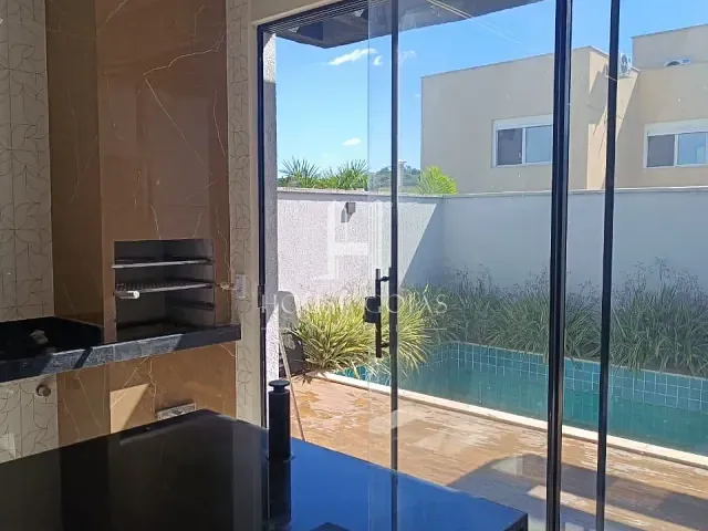 Casa com 300m² 3 quartos e 4 banheiros, à venda, no bairro Jardins Bolonha em Senador Canedo