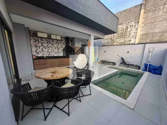 Casa com 320m² 3 quartos e 5 banheiros, à venda, no bairro Jardim Celeste em Jundiaí