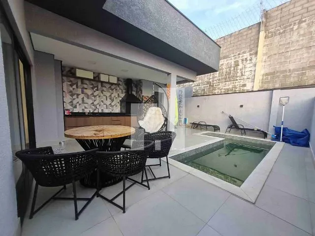 Casa com 320m² 3 quartos e 5 banheiros, à venda, no bairro Jardim Celeste em Jundiaí