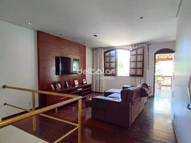 Casa com 421m² 4 quartos e 5 banheiros, à venda, no bairro Planalto em Belo Horizonte