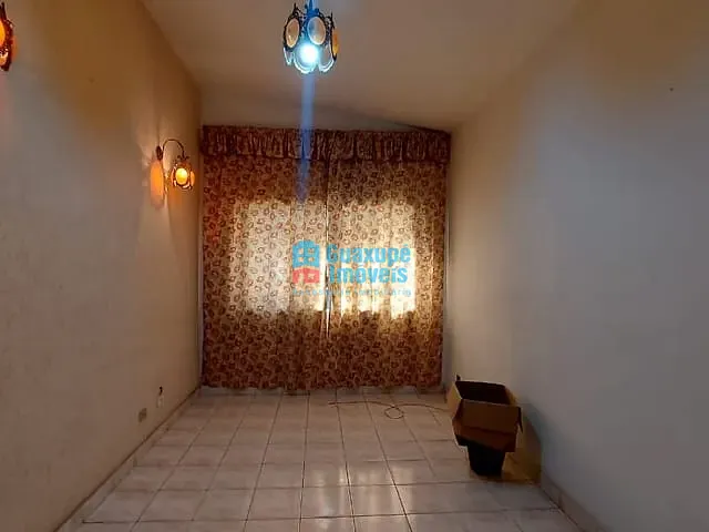 Casa à venda ou para alugar, no bairro Centro em Guaxupé