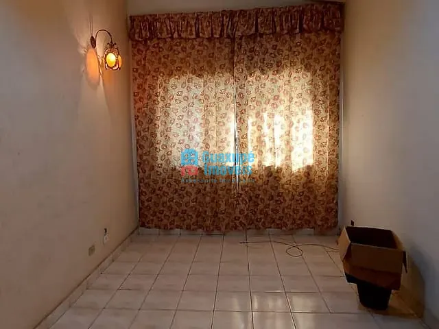 Casa à venda ou para alugar, no bairro Centro em Guaxupé