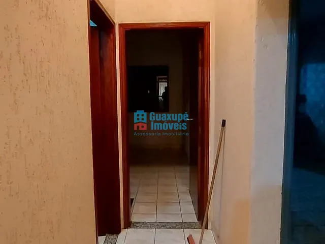 Casa à venda ou para alugar, no bairro Centro em Guaxupé