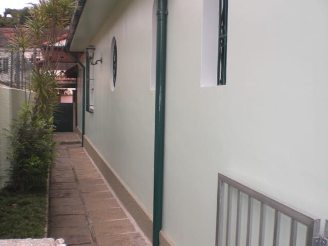 Casa 3 quartos e 1 banheiro, para alugar, no bairro Coronel Veiga em Petrópolis