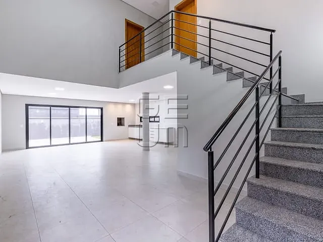 Sobrado com 260m² 3 quartos e 4 banheiros, para alugar, no bairro Parque Tauá em Londrina