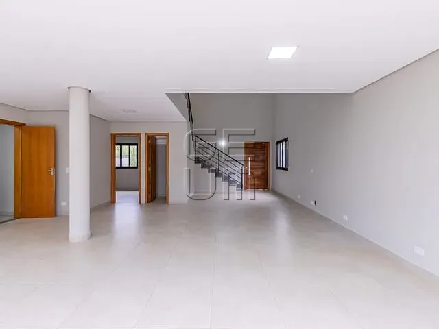 Sobrado com 260m² 3 quartos e 4 banheiros, para alugar, no bairro Parque Tauá em Londrina