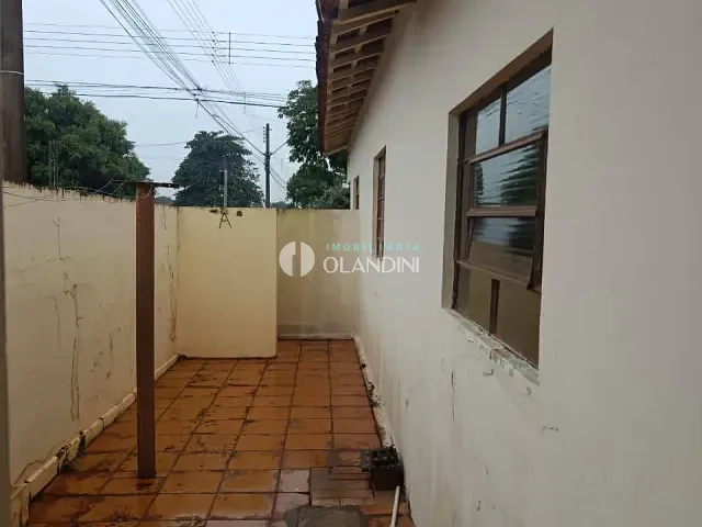 Casa com 298m² 2 quartos e 1 banheiro, para alugar, no bairro Vila Queiroz em Artur Nogueira