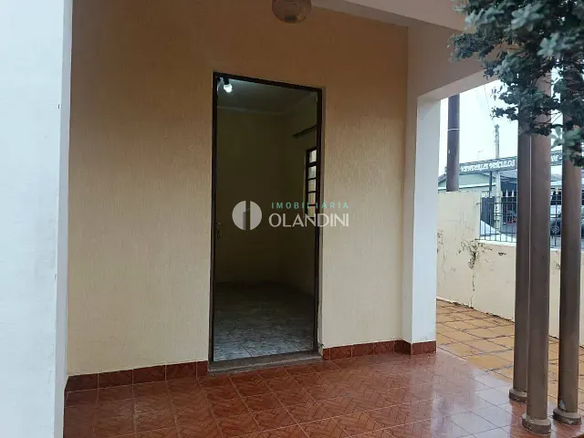 Casa com 298m² 2 quartos e 1 banheiro, para alugar, no bairro Vila Queiroz em Artur Nogueira