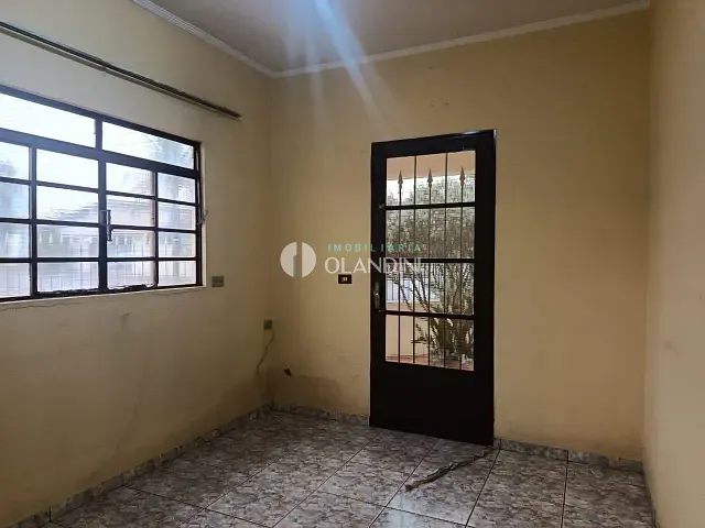 Casa com 298m² 2 quartos e 1 banheiro, para alugar, no bairro Vila Queiroz em Artur Nogueira