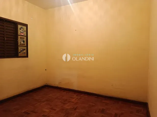 Casa com 298m² 2 quartos e 1 banheiro, para alugar, no bairro Vila Queiroz em Artur Nogueira