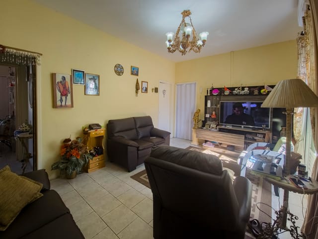Casa com 625m² 4 quartos e 3 banheiros, à venda, no bairro Areal em Pelotas