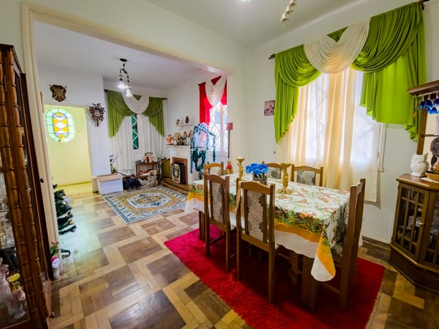 Casa com 625m² 4 quartos e 3 banheiros, à venda, no bairro Areal em Pelotas