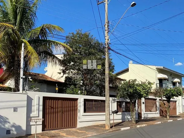 Casa com 720m² 4 quartos e 3 banheiros, à venda, no bairro Vila Menuzzo em Sumaré