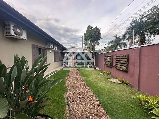 Casa com 450m² 4 quartos e 3 banheiros, à venda, no bairro Prainha em Caraguatatuba