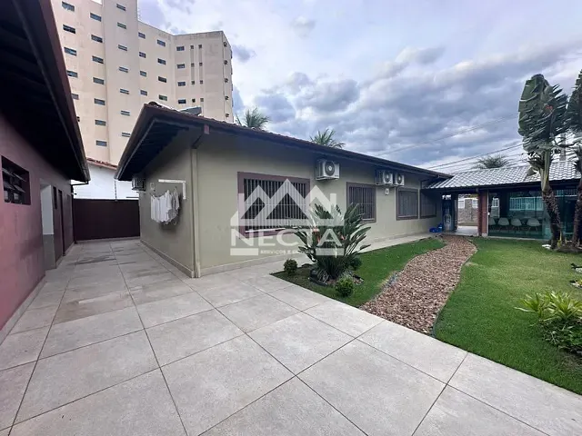 Casa com 450m² 4 quartos e 3 banheiros, à venda, no bairro Prainha em Caraguatatuba