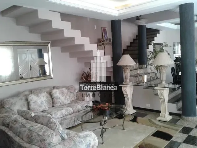 Casa com 299m² 4 quartos e 3 banheiros, à venda, no bairro Órfãs em Ponta Grossa