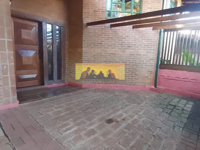 Casa com 883m² 4 quartos e 5 banheiros, à venda, no bairro Cidade Universitária em Campinas