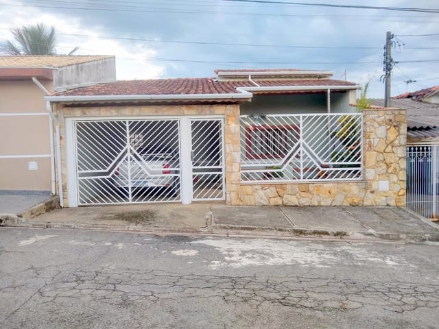 Casa com 94m² 3 quartos e 2 banheiros, à venda, no bairro Parque Santa Clara em Guaratinguetá