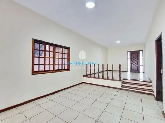 Casa com 295m² 4 quartos e 4 banheiros, para alugar, no bairro Urbanova em São José dos Campos