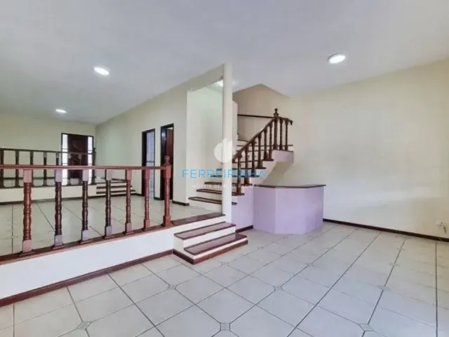 Casa com 295m² 4 quartos e 4 banheiros, para alugar, no bairro Urbanova em São José dos Campos