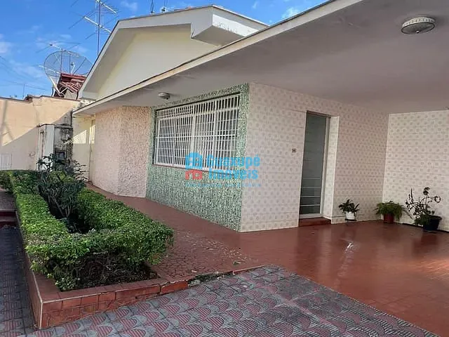 Casa 4 quartos e 2 banheiros, à venda, no bairro Centro em Guaxupé