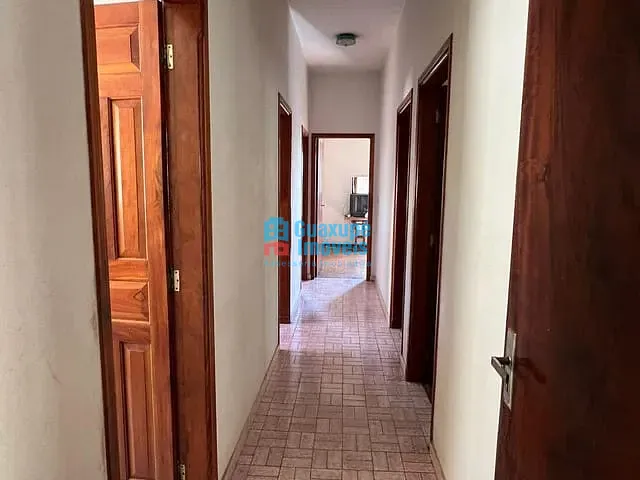 Casa 4 quartos e 2 banheiros, à venda, no bairro Centro em Guaxupé